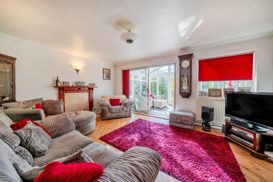 Benner Lane, West End, GU24, photo 2