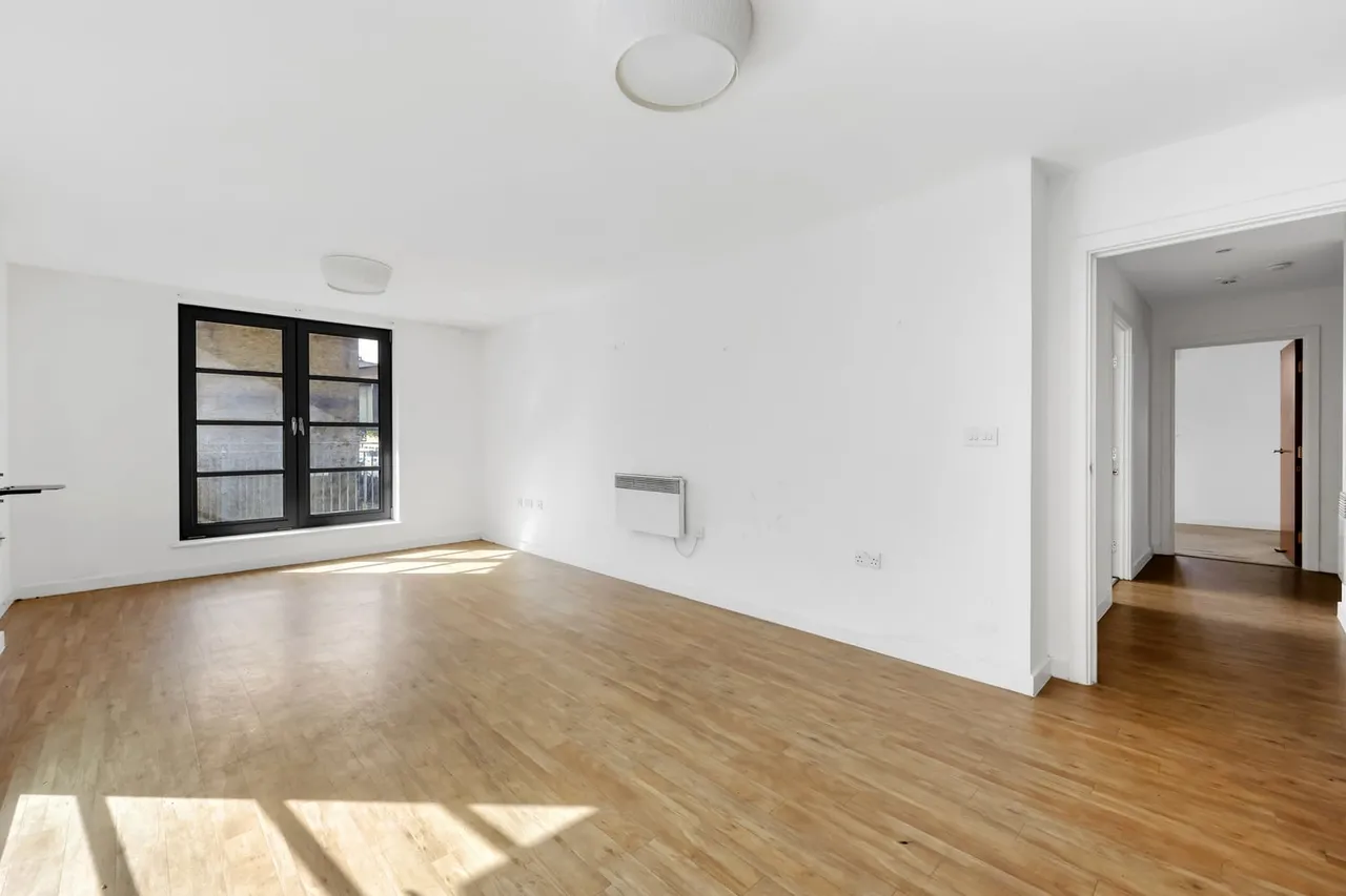 Flat 1, 590 Commercial Road, London, E14 7JR, photo 2