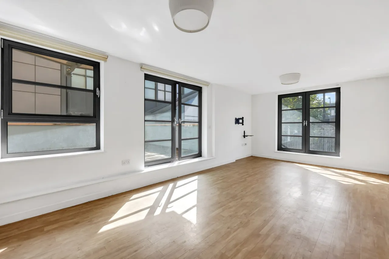 Flat 1, 590 Commercial Road, London, E14 7JR, photo 4