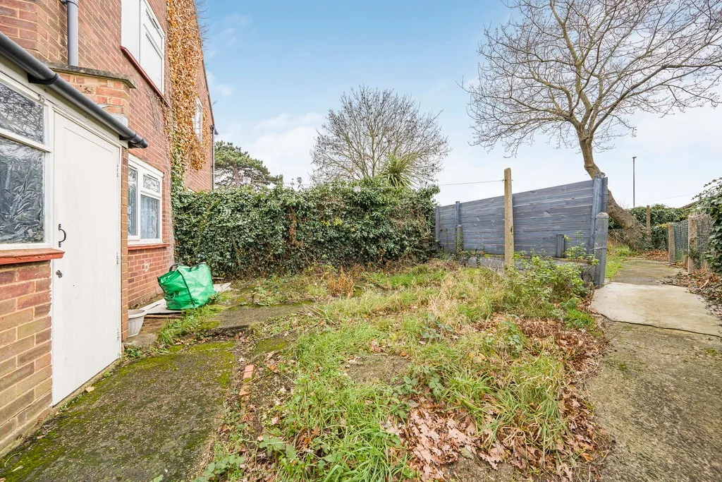 Bartram Close, Uxbridge, photo 4