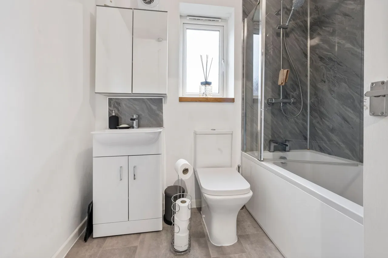 Arnot Close, St. Helens, WA10, photo 16