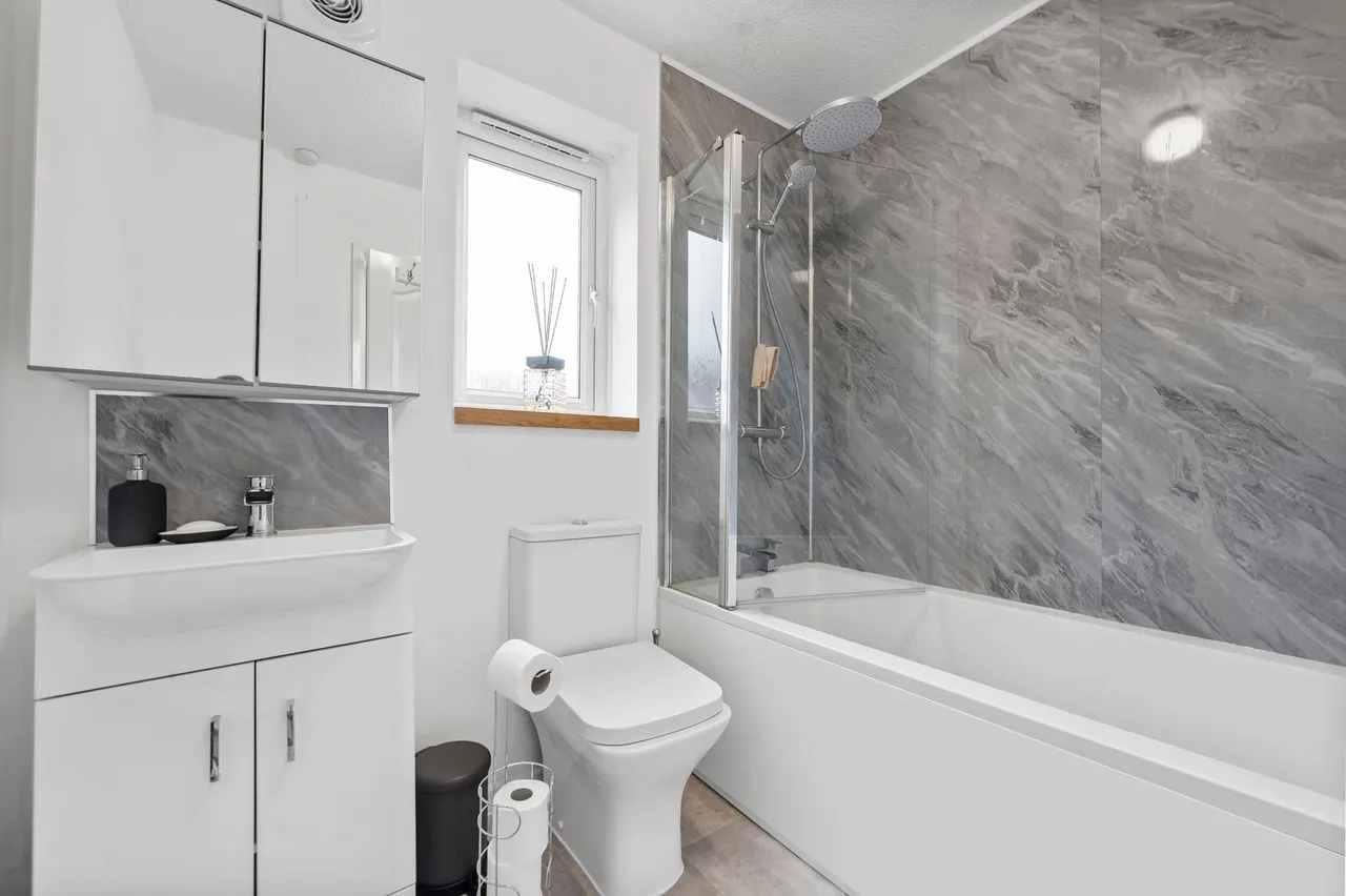 Arnot Close, St. Helens, WA10, photo 4