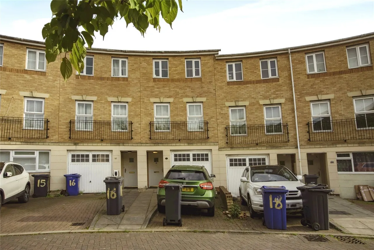 Ulverston, Purfleet-on-Thames, Essex, RM19, photo 3