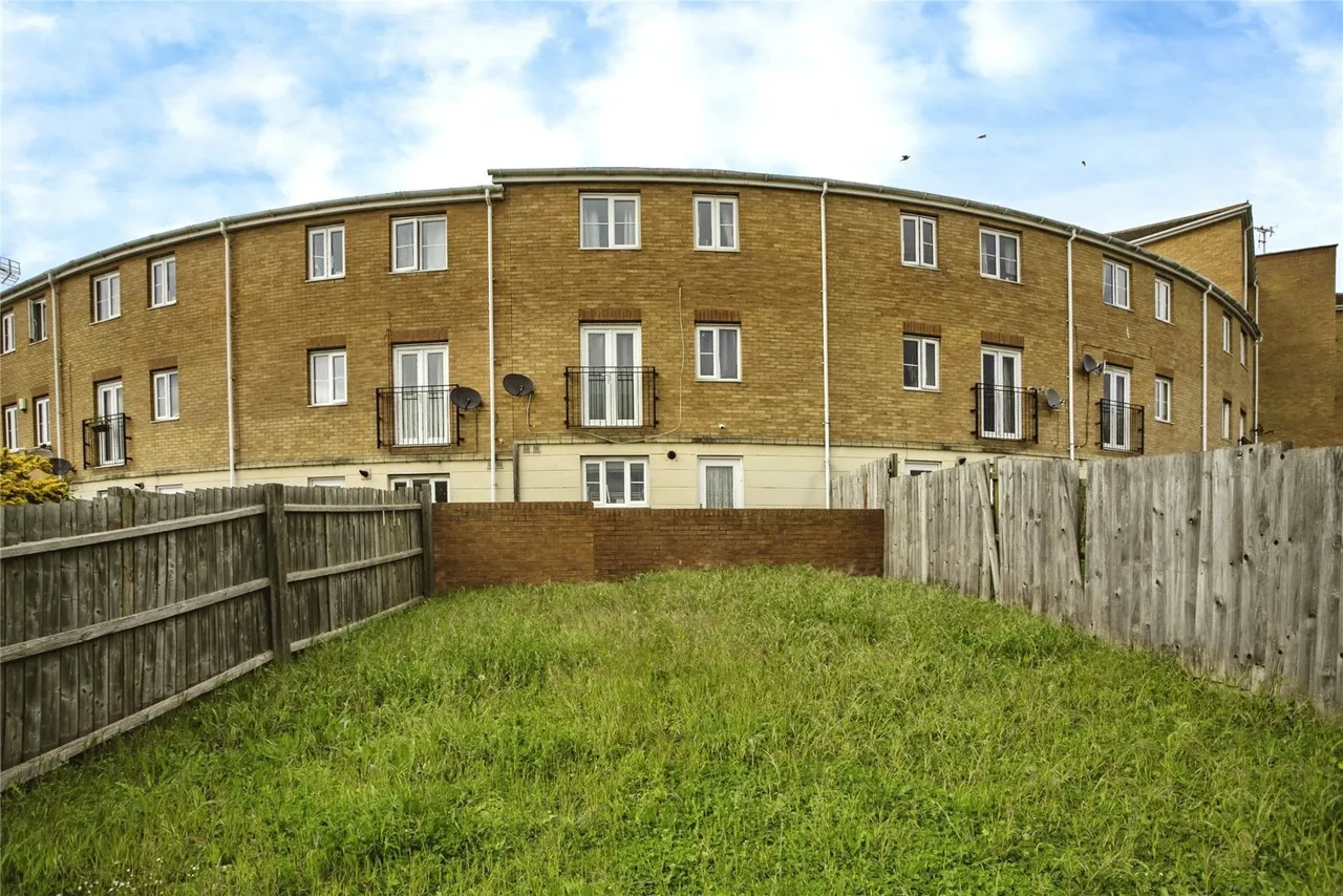 Ulverston, Purfleet-on-Thames, Essex, RM19, photo 9