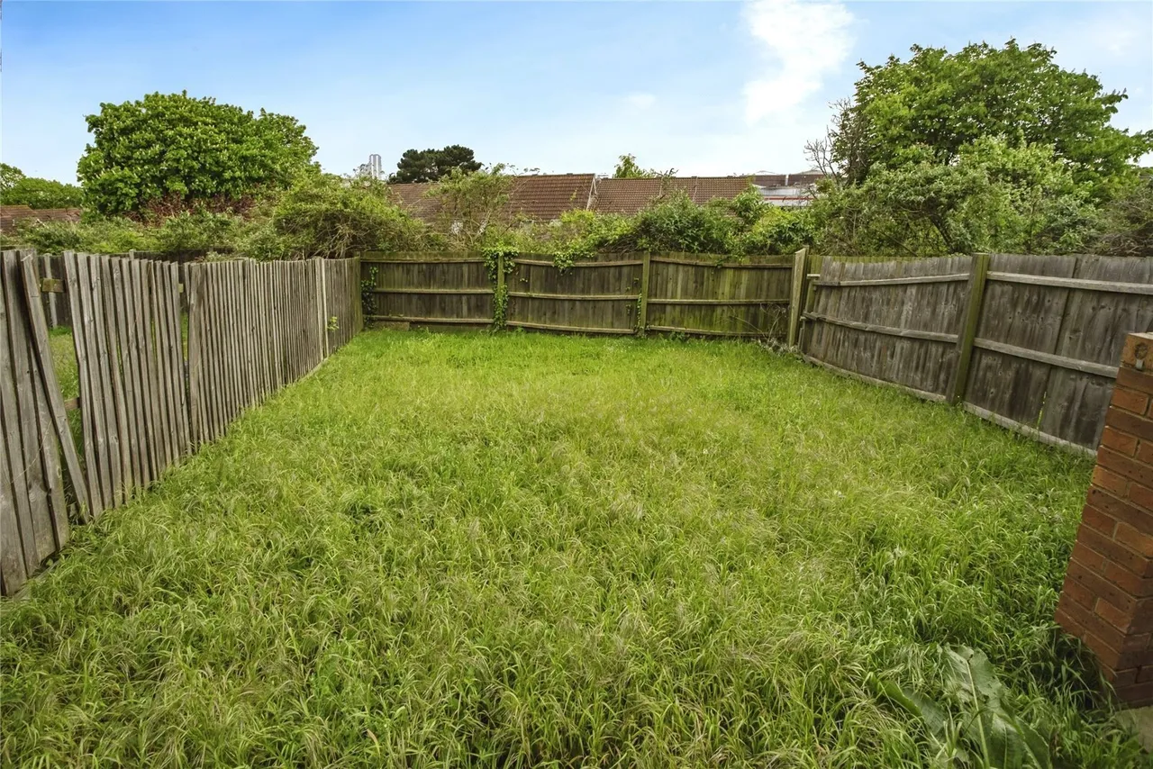 Ulverston, Purfleet-on-Thames, Essex, RM19, photo 5