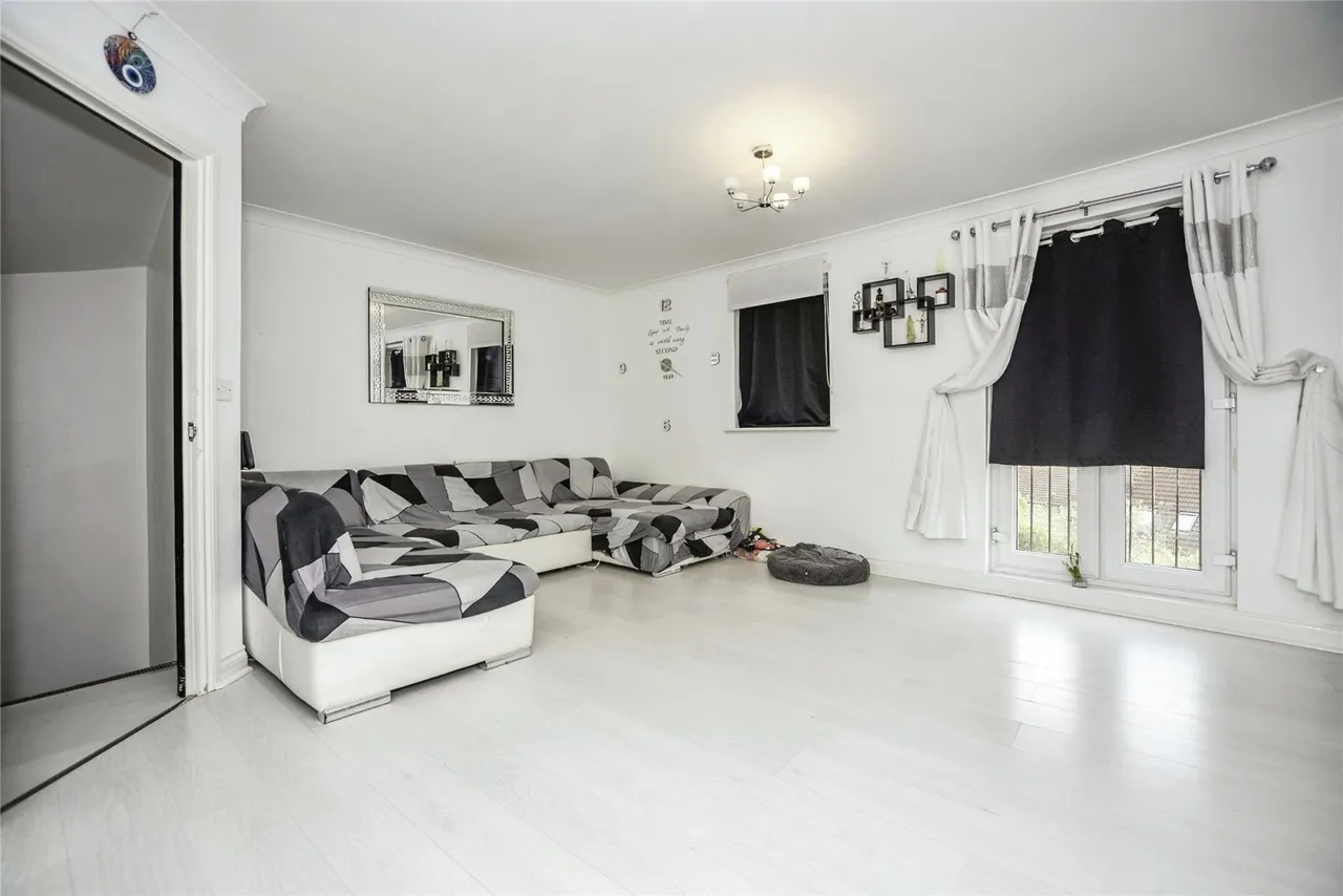 Ulverston, Purfleet-on-Thames, Essex, RM19, photo 8