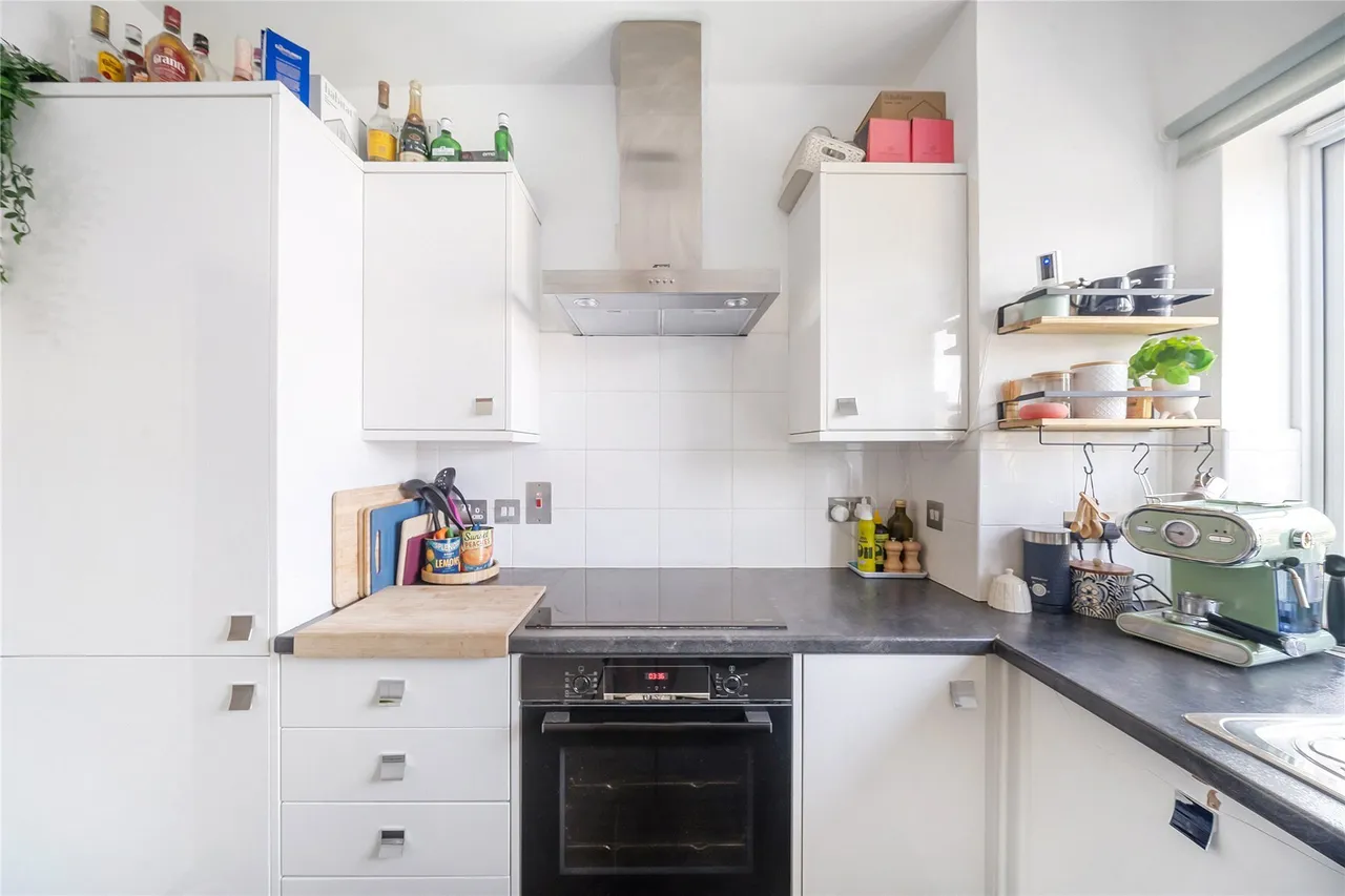 Lessar Avenue, London, SW4, photo 5