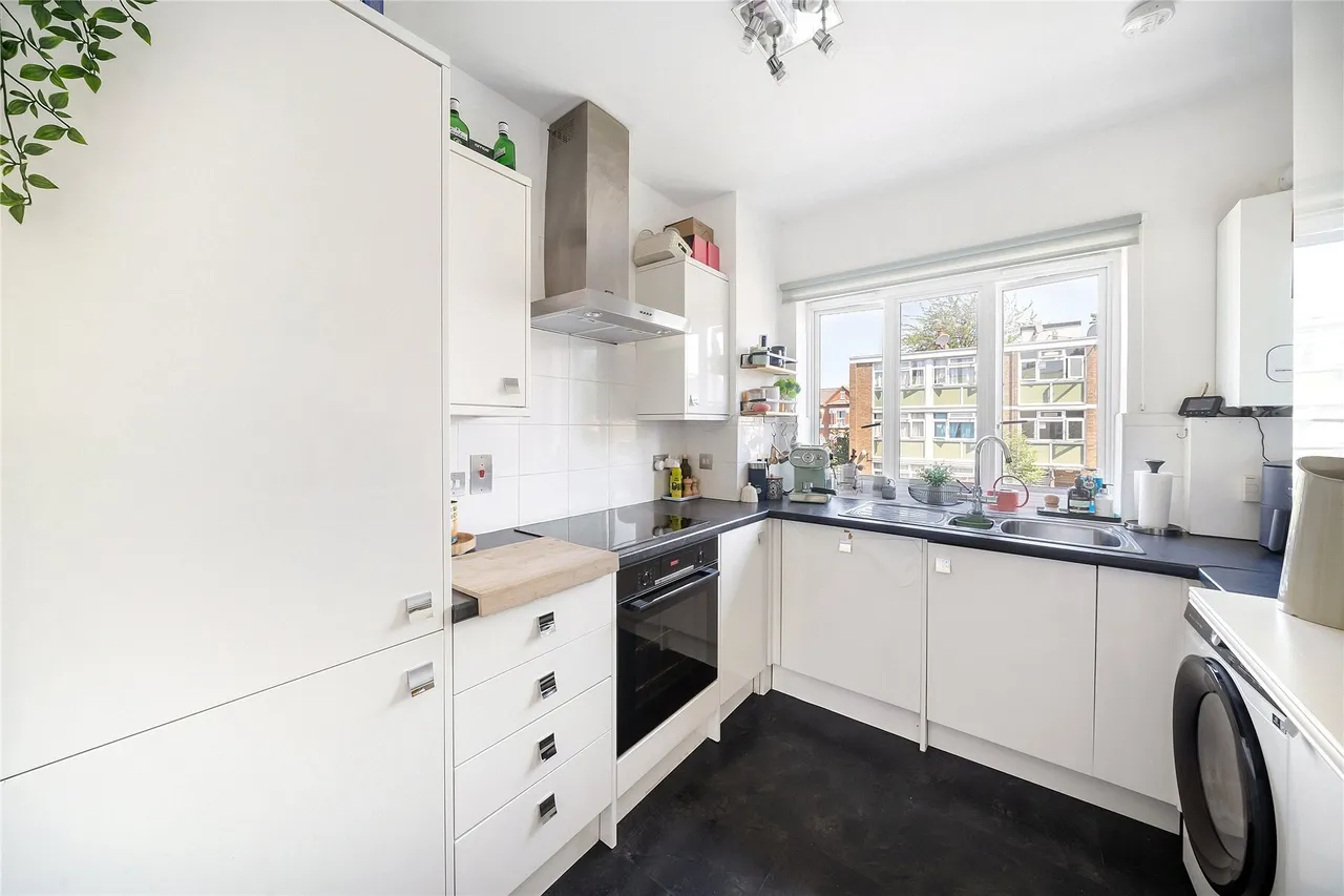Lessar Avenue, London, SW4, photo 4