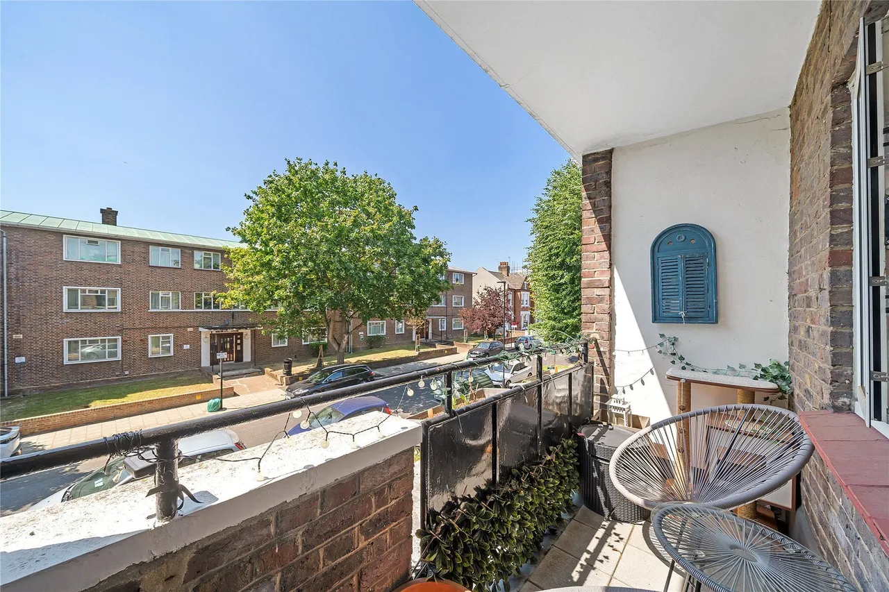 Lessar Avenue, London, SW4, photo 2
