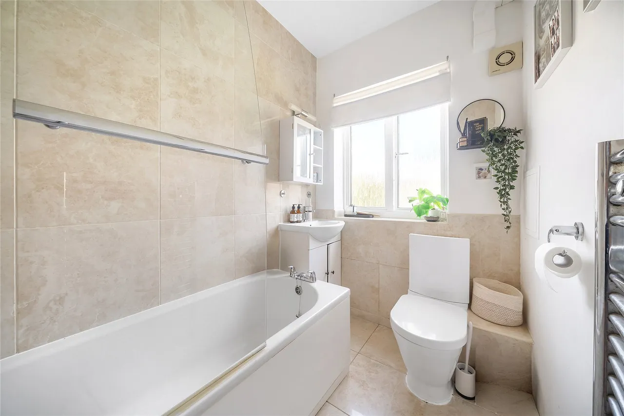 Lessar Avenue, London, SW4, photo 9
