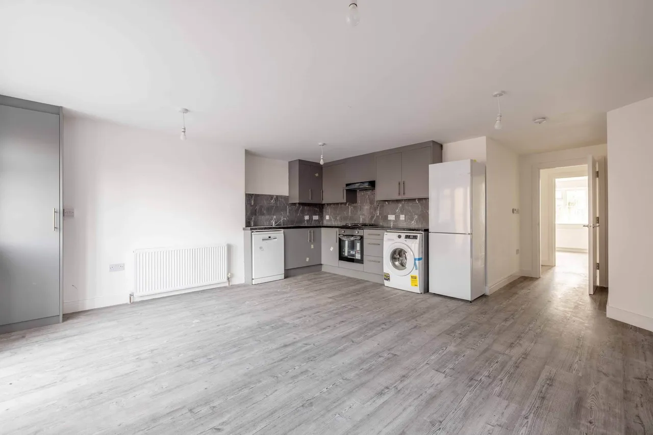 2 bed flat to rent — Ash Lane, Windsor, Berkshire, SL4 4PS