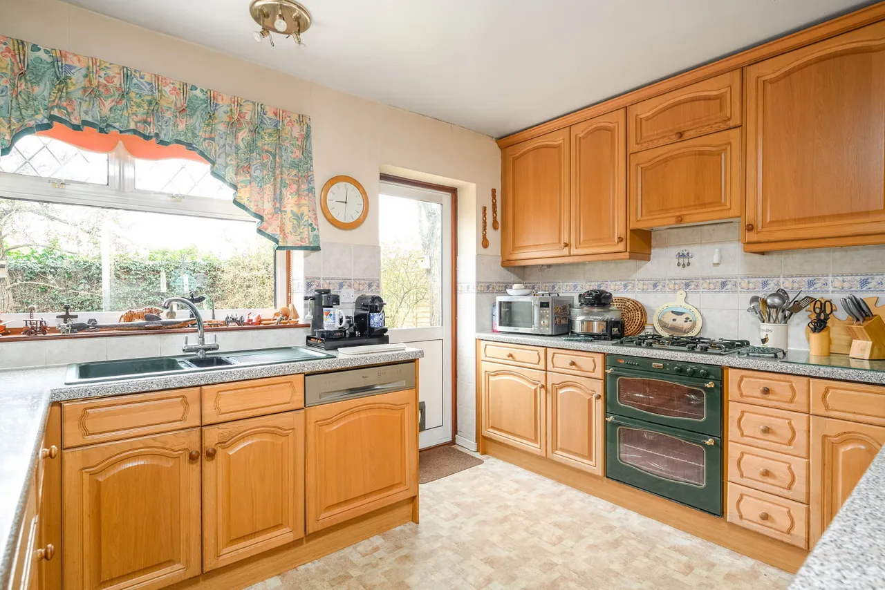 Ashurst Drive, Shepperton, TW17, photo 13