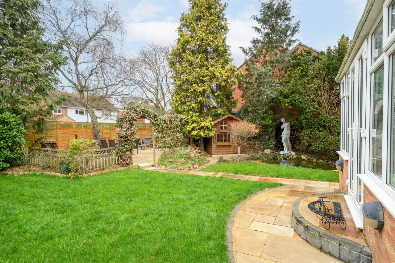 Ashurst Drive, Shepperton, TW17, photo 11