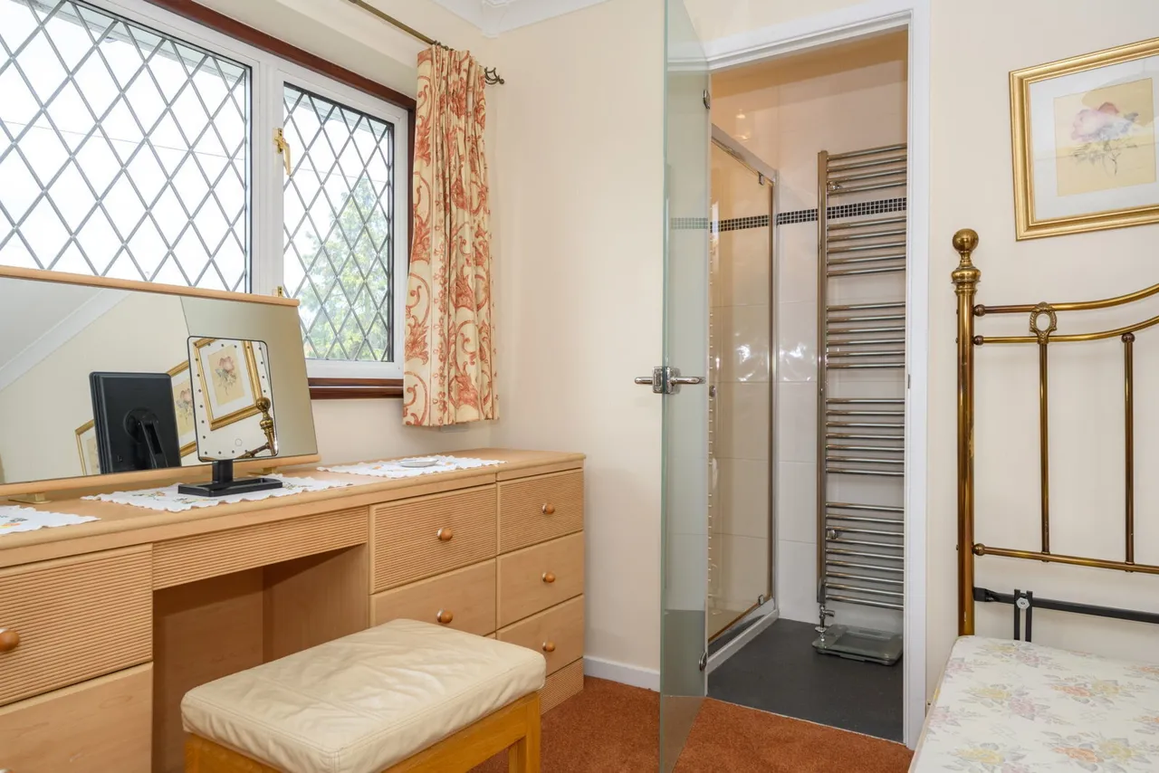 Ashurst Drive, Shepperton, TW17, photo 8