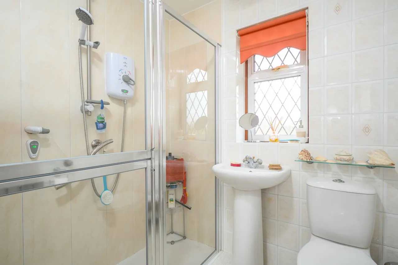 Ashurst Drive, Shepperton, TW17, photo 10