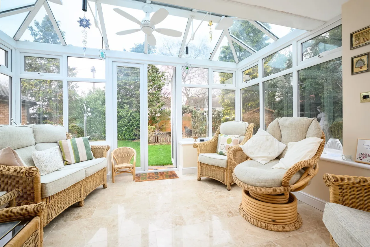 Ashurst Drive, Shepperton, TW17, photo 3