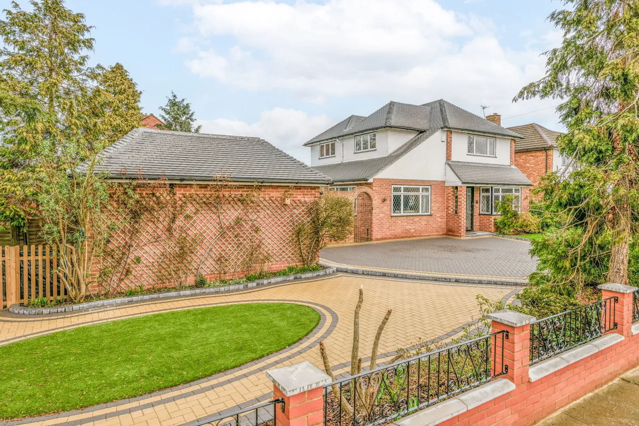 4 bed house for sale, Ashurst Drive, Shepperton, TW17