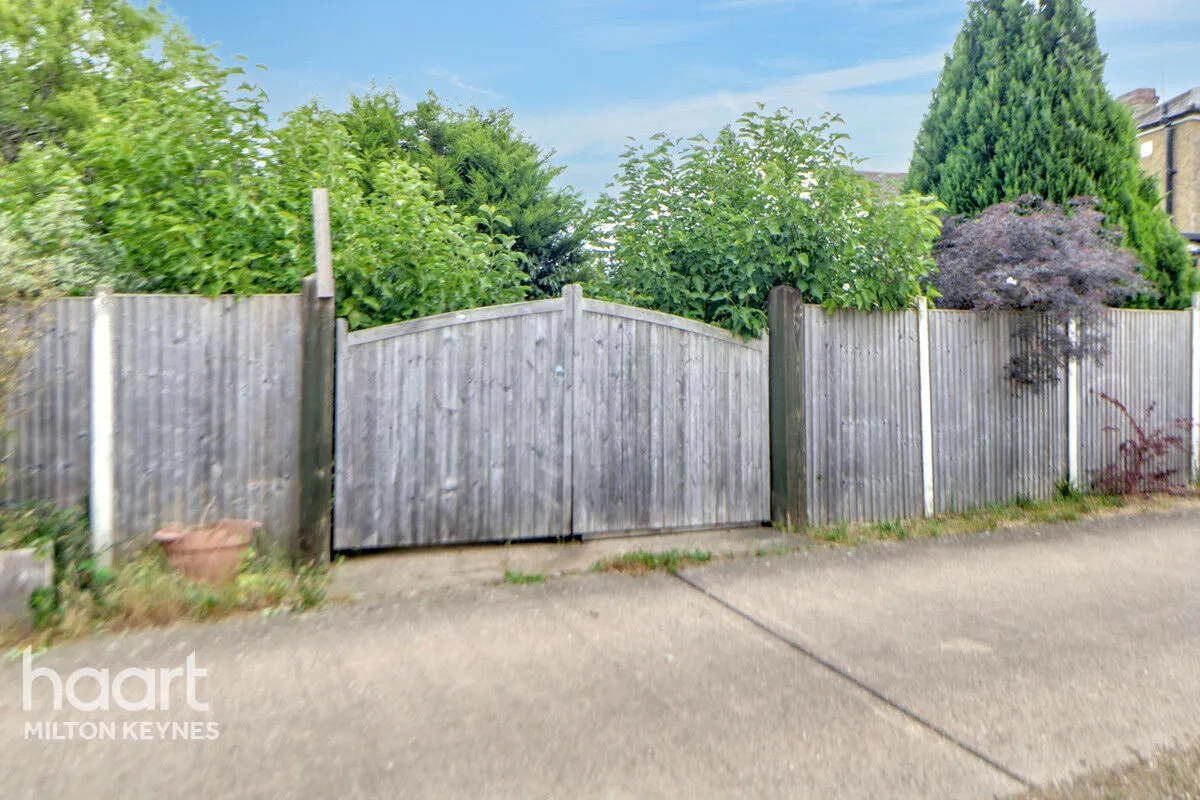 Newport Road, New Bradwell, MK13, photo 15