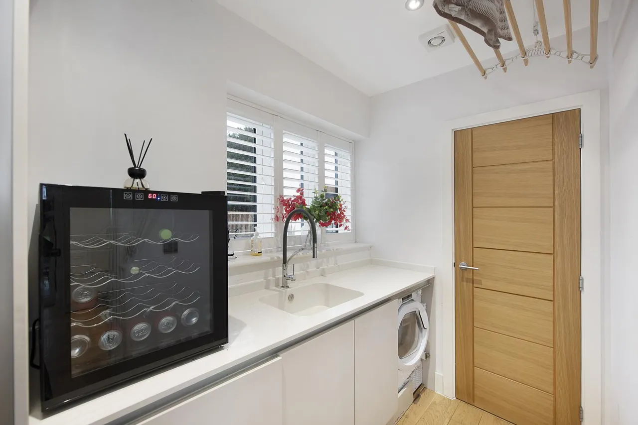 High Street, Sutton, SG19, photo 9