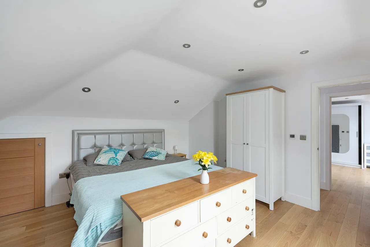 High Street, Sutton, SG19, photo 16