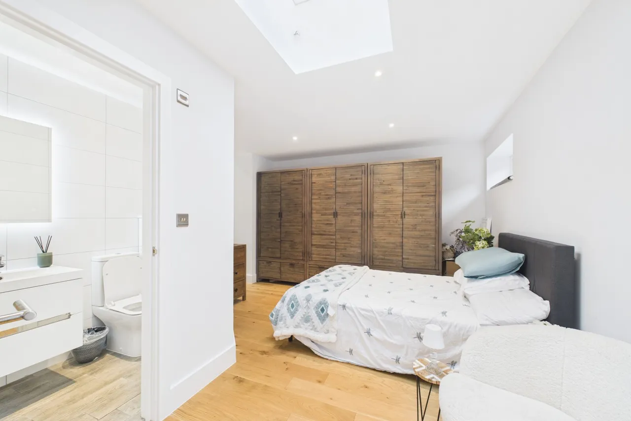 High Street, Sutton, SG19, photo 14