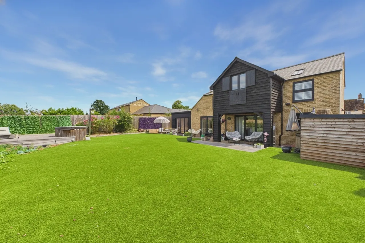 High Street, Sutton, SG19, photo 2