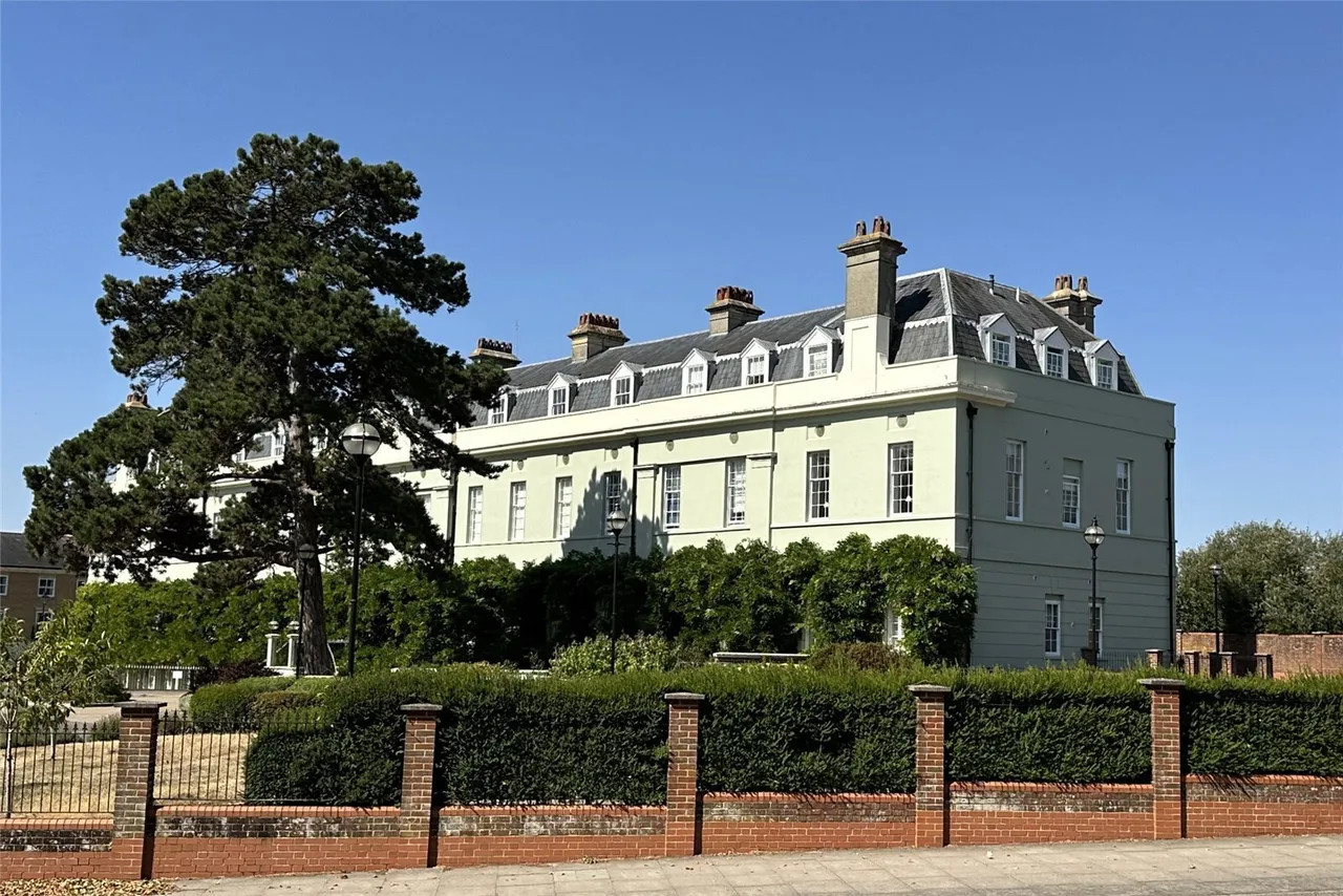 King George Gardens, Chichester, PO19, photo 9