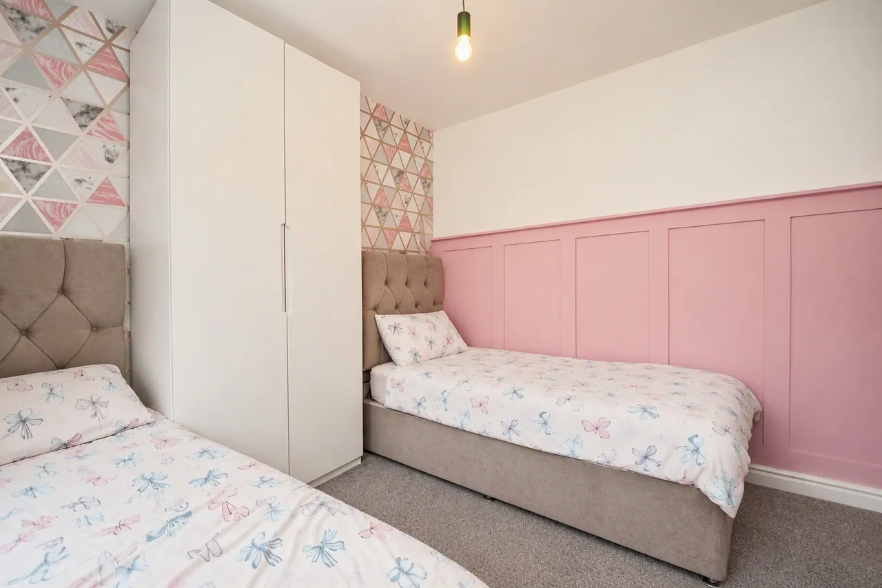 St. James Crescent, Pudsey, LS28, photo 8