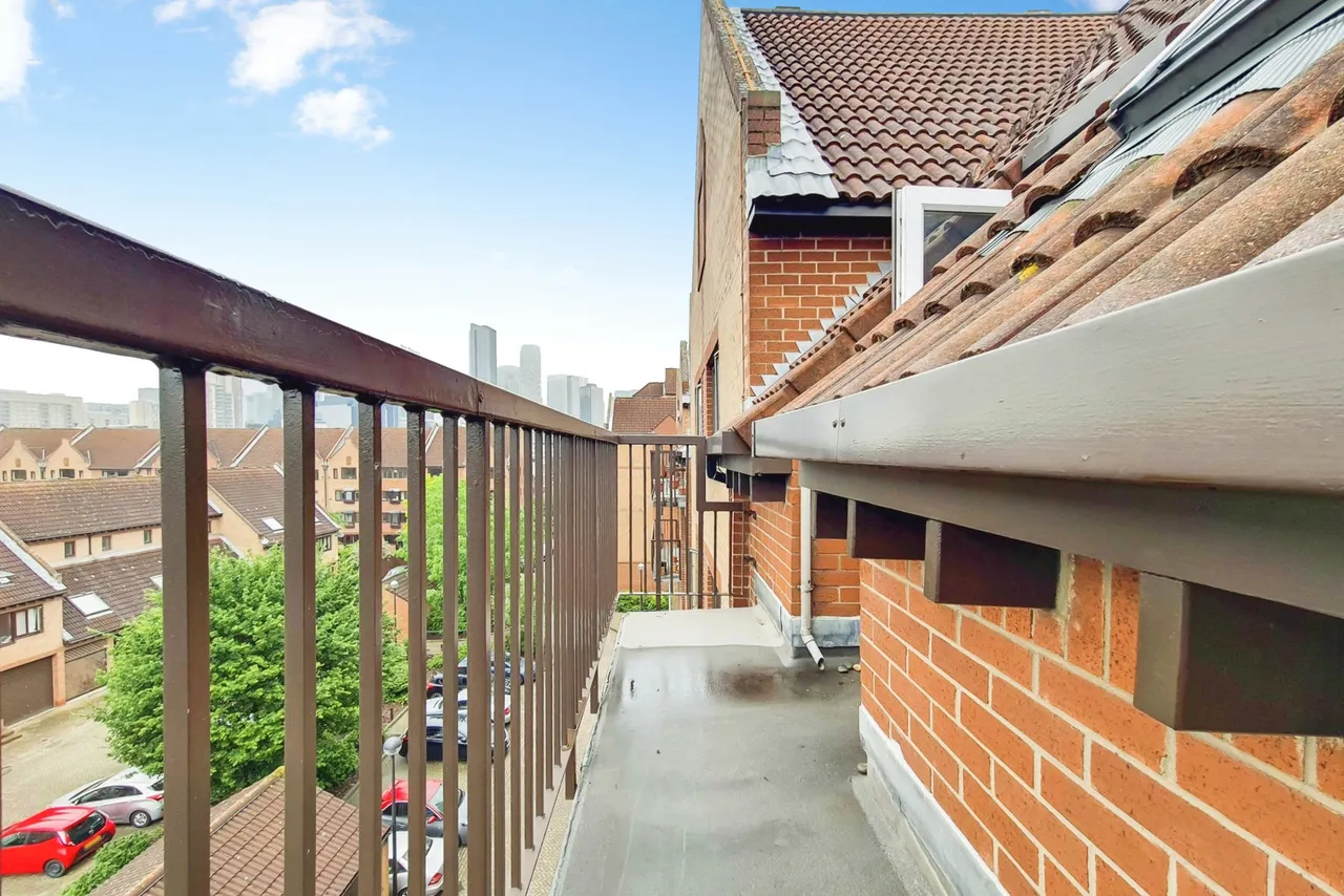 Amsterdam Road, London, E14, photo 6