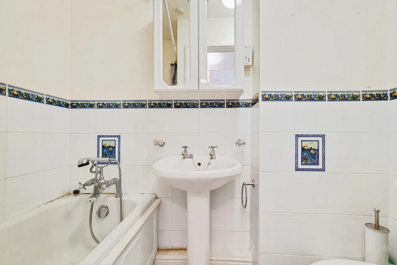 Amsterdam Road, London, E14, photo 12