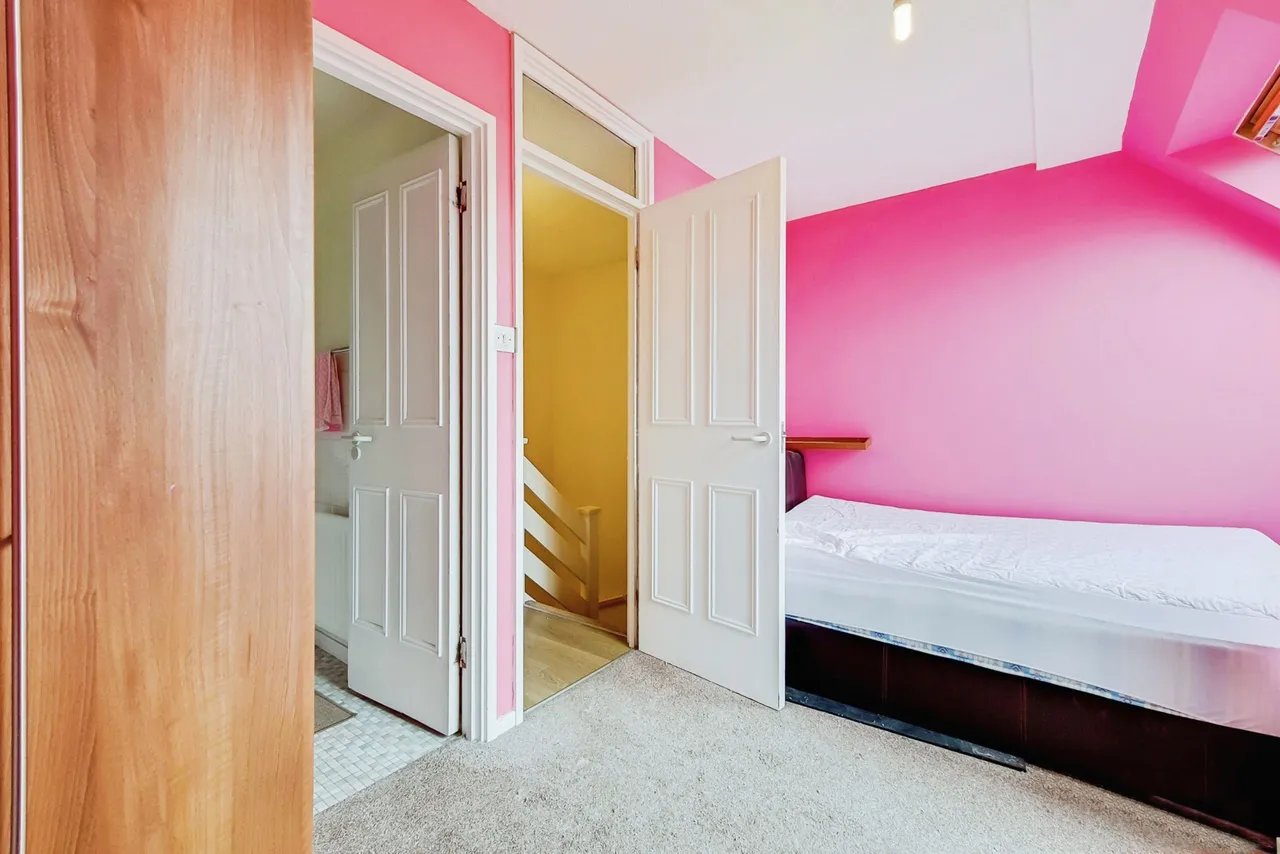 Amsterdam Road, London, E14, photo 5