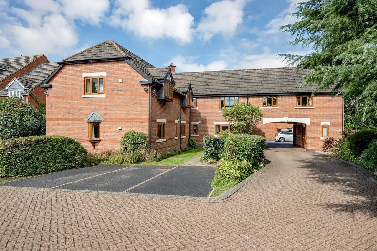 2 bed flat for sale, Station Road, Oakham, LE15