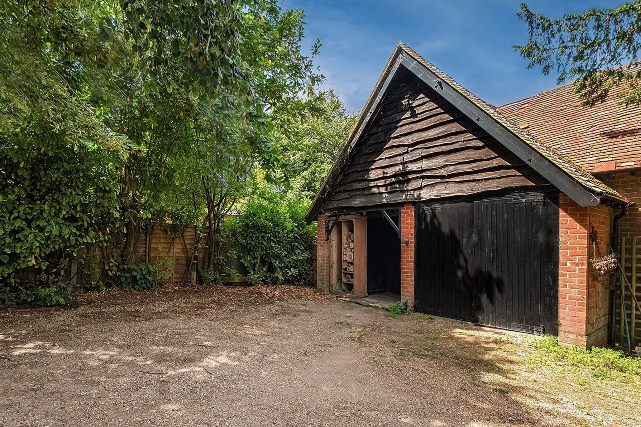 Petworth Road, Witley, GU8, photo 15