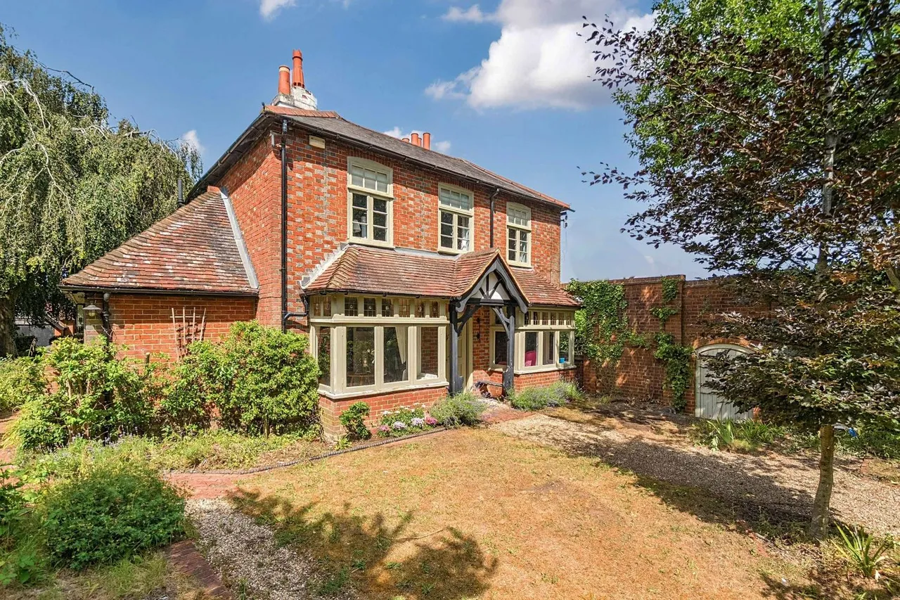 4 bed house for sale, Petworth Road, Witley, GU8