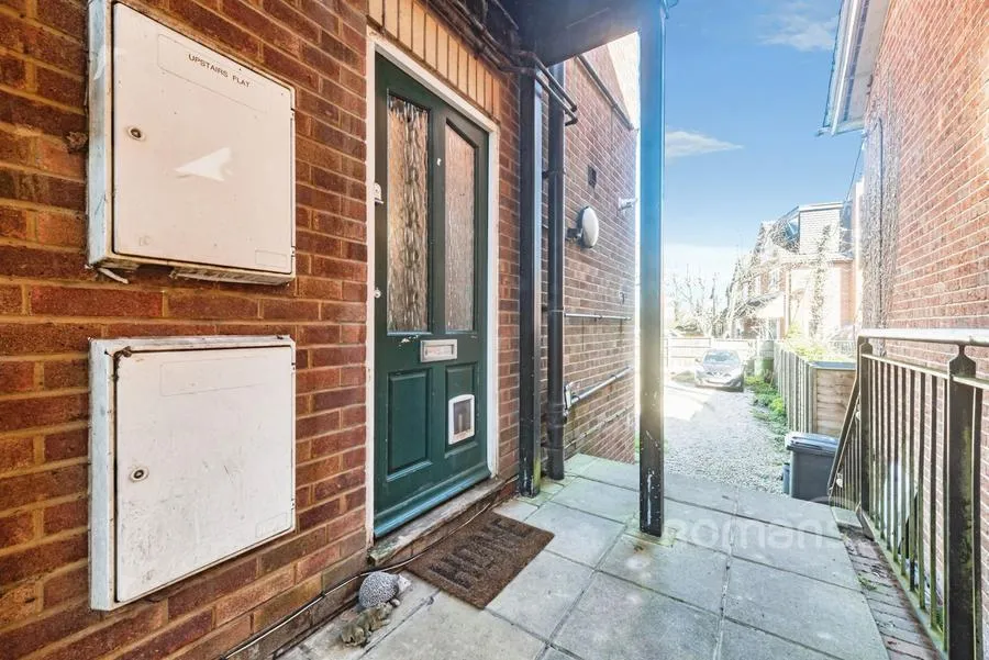Mapledurham Drive, Purley on Thames, RG8, photo 10