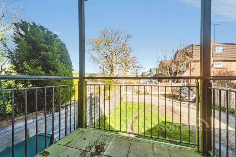 Mapledurham Drive, Purley on Thames, RG8, photo 8