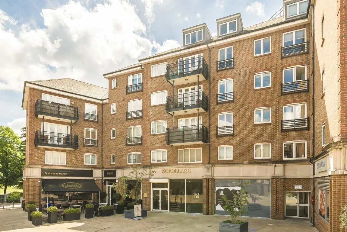 3 bed flat for sale, High Street, TW8