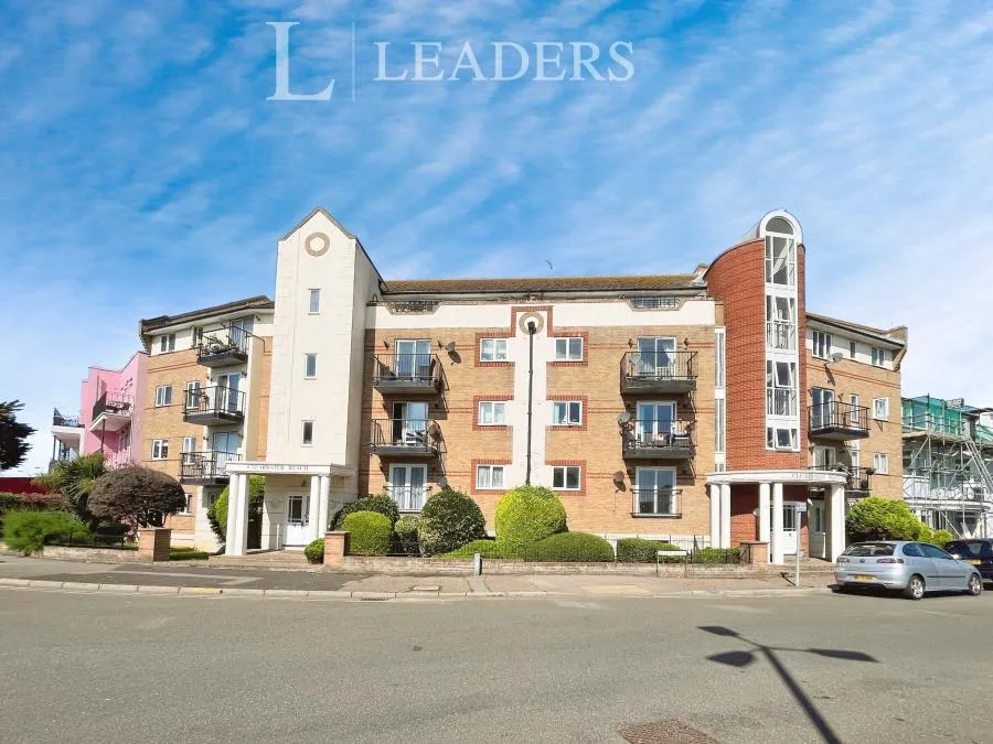 2 bed flat to rent, Marine Parade East, Clacton-on-Sea, CO15