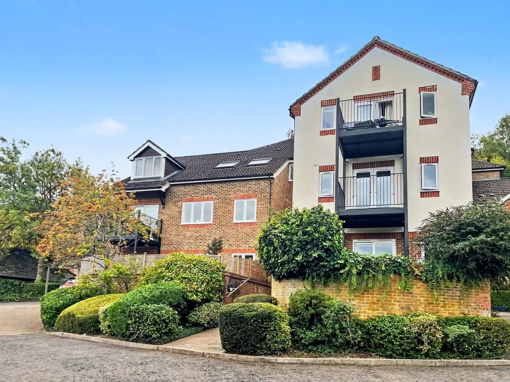 2 bed flat for sale, Holly Place, High Wycombe, HP11