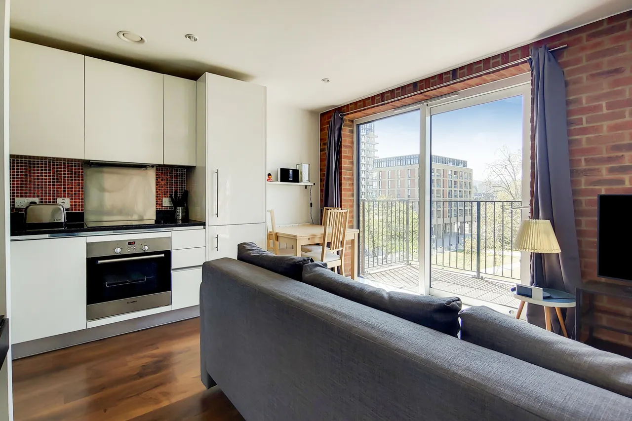 flat to rent — 253 Warehouse Court, Major Draper Street, London