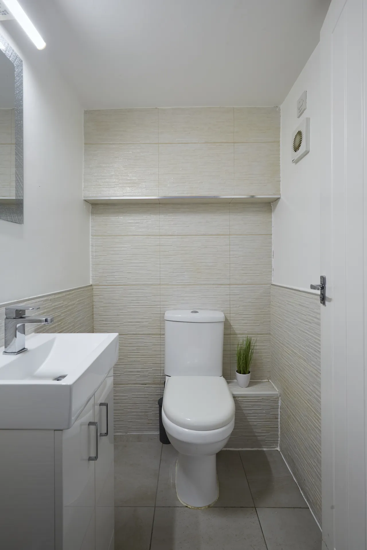 Wakefield Road, Huddersfield, HD5, photo 9