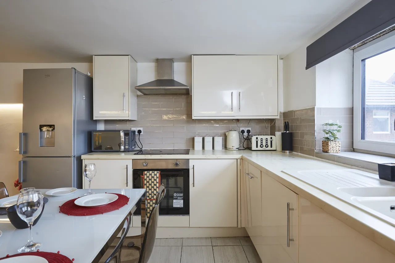 Wakefield Road, Huddersfield, HD5, photo 4