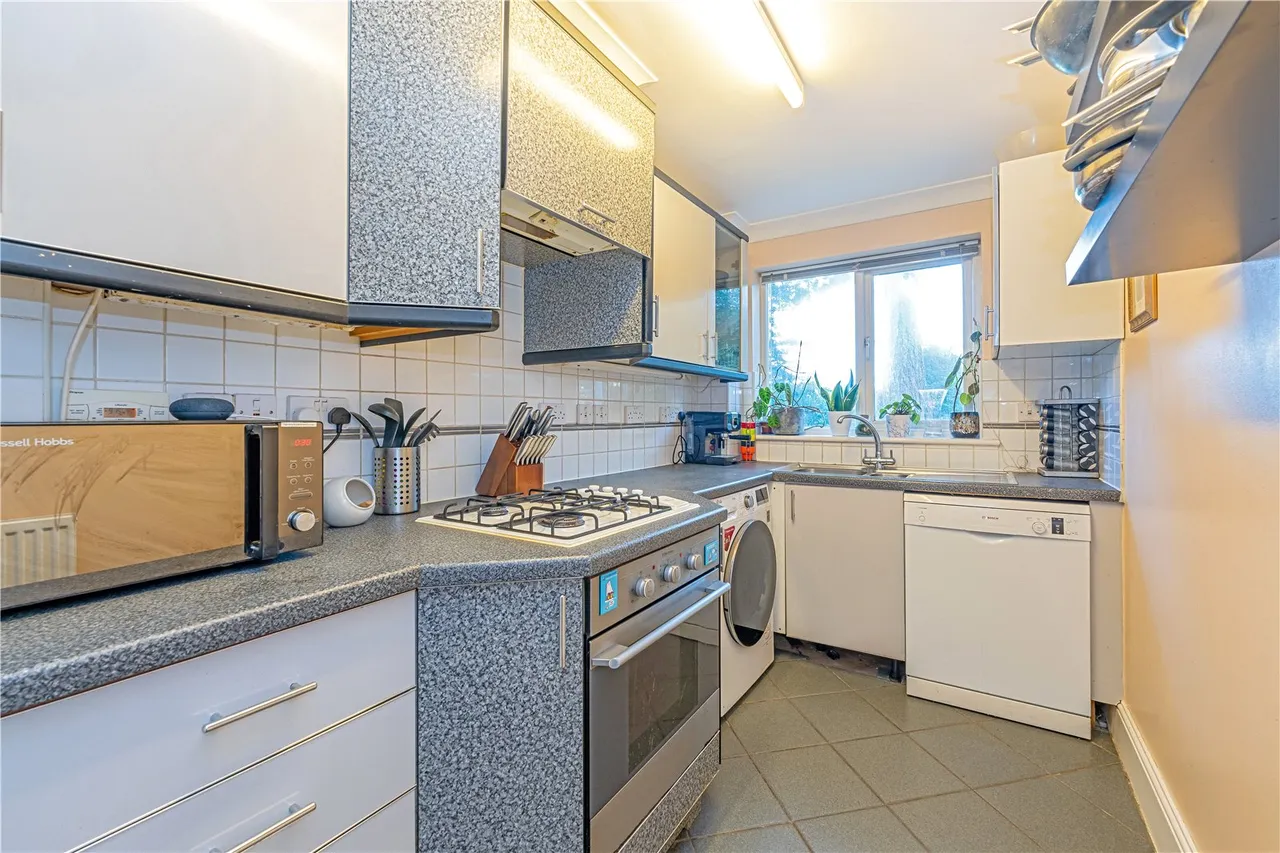 Thames Close, Hampton, TW12 2ET, photo 5