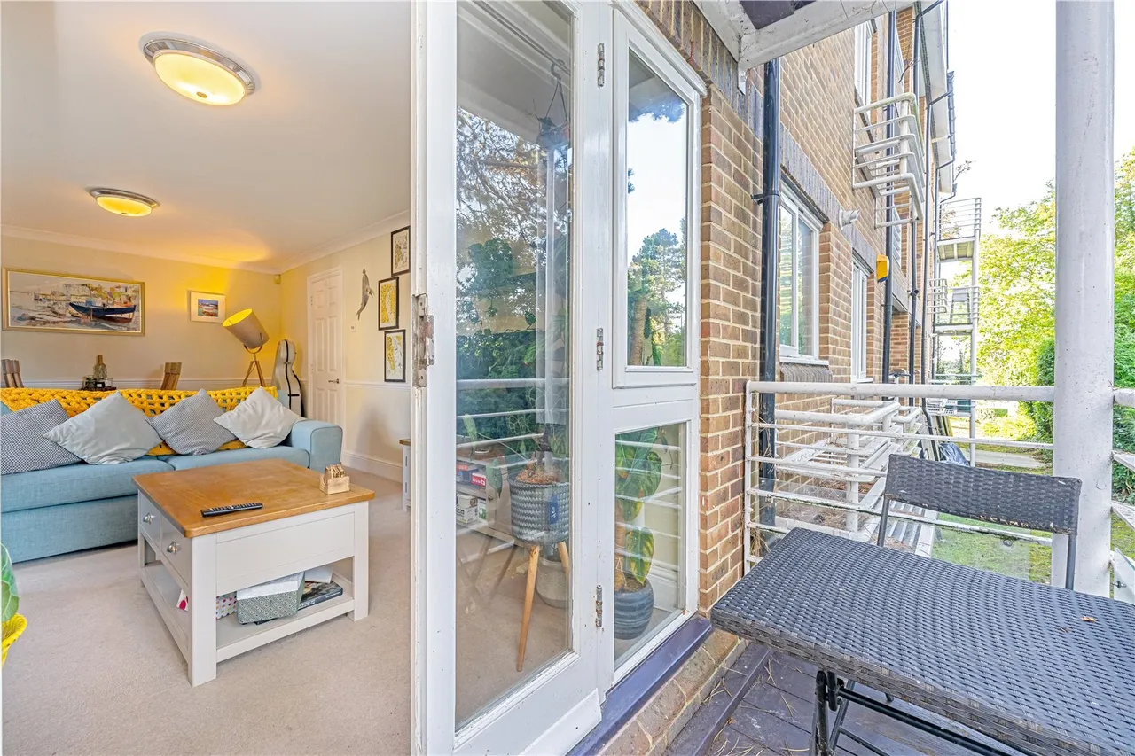 Thames Close, Hampton, TW12 2ET, photo 4