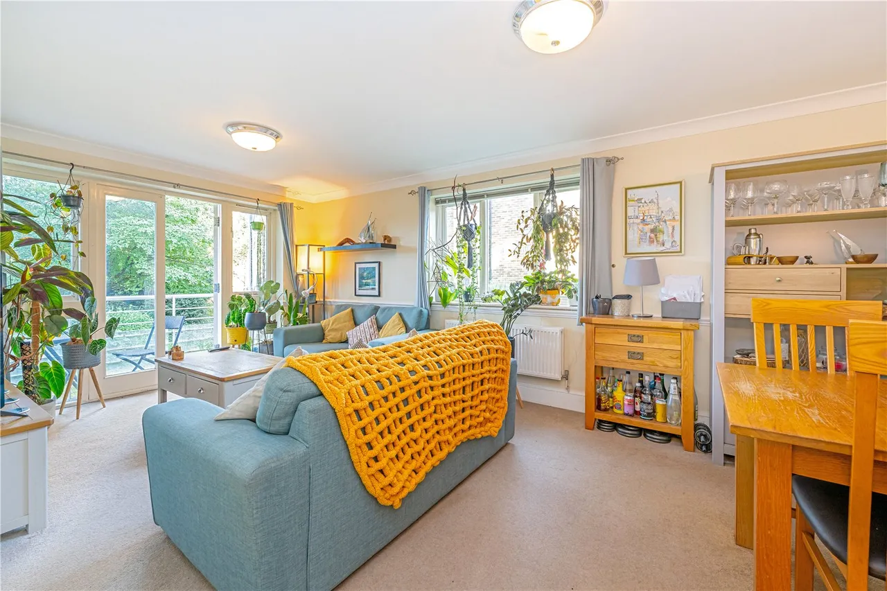 Thames Close, Hampton, TW12 2ET, photo 3
