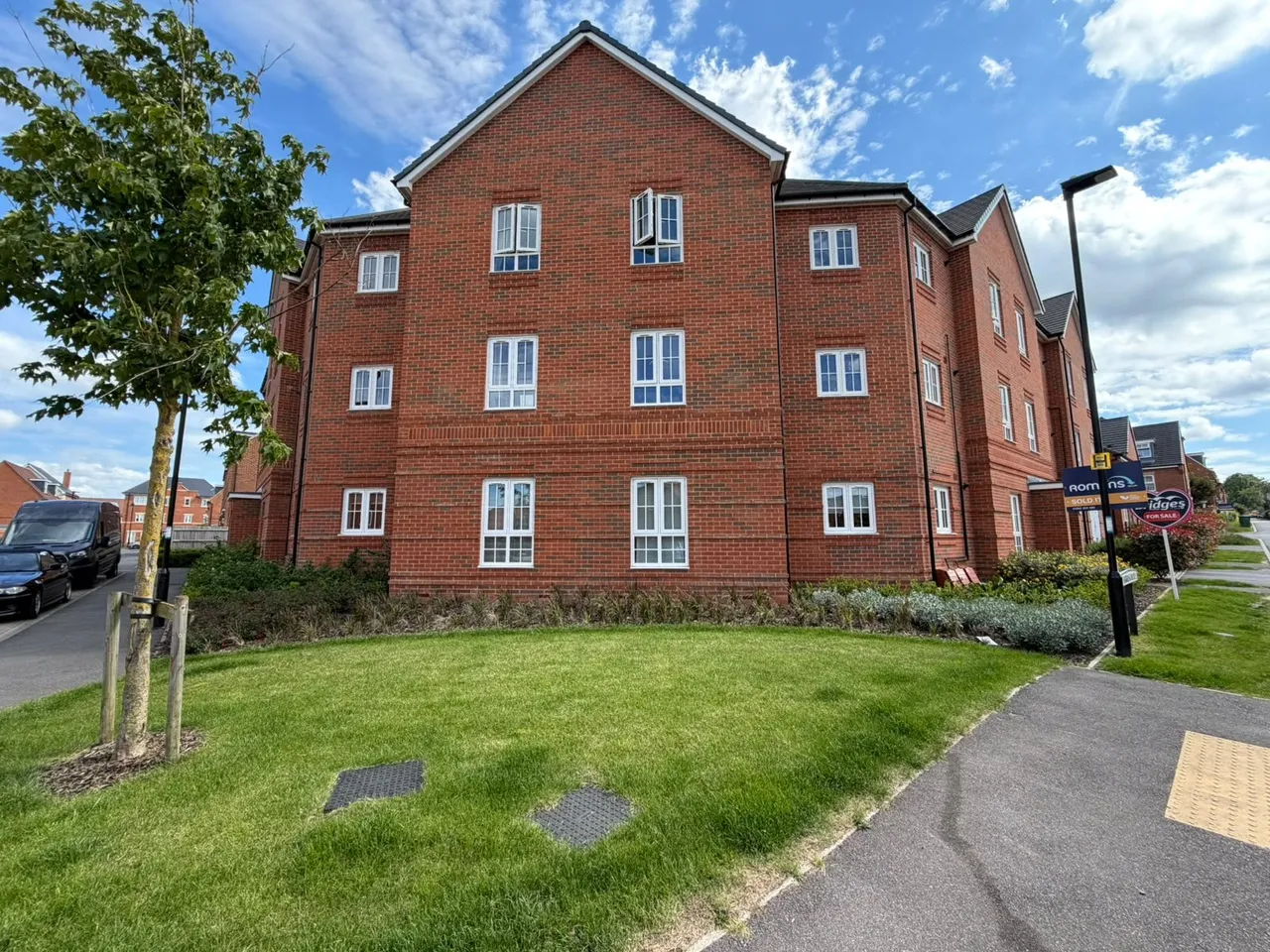 2 bed flat for sale — Barrosa Road, Wellesley, Aldershot, Hampshire, GU11 4DS