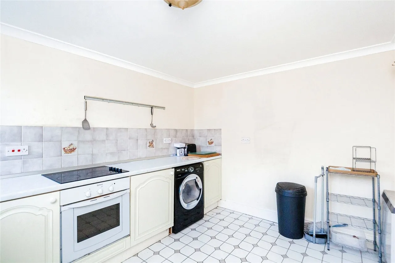 Chester Road, Lavister, LL12, photo 6