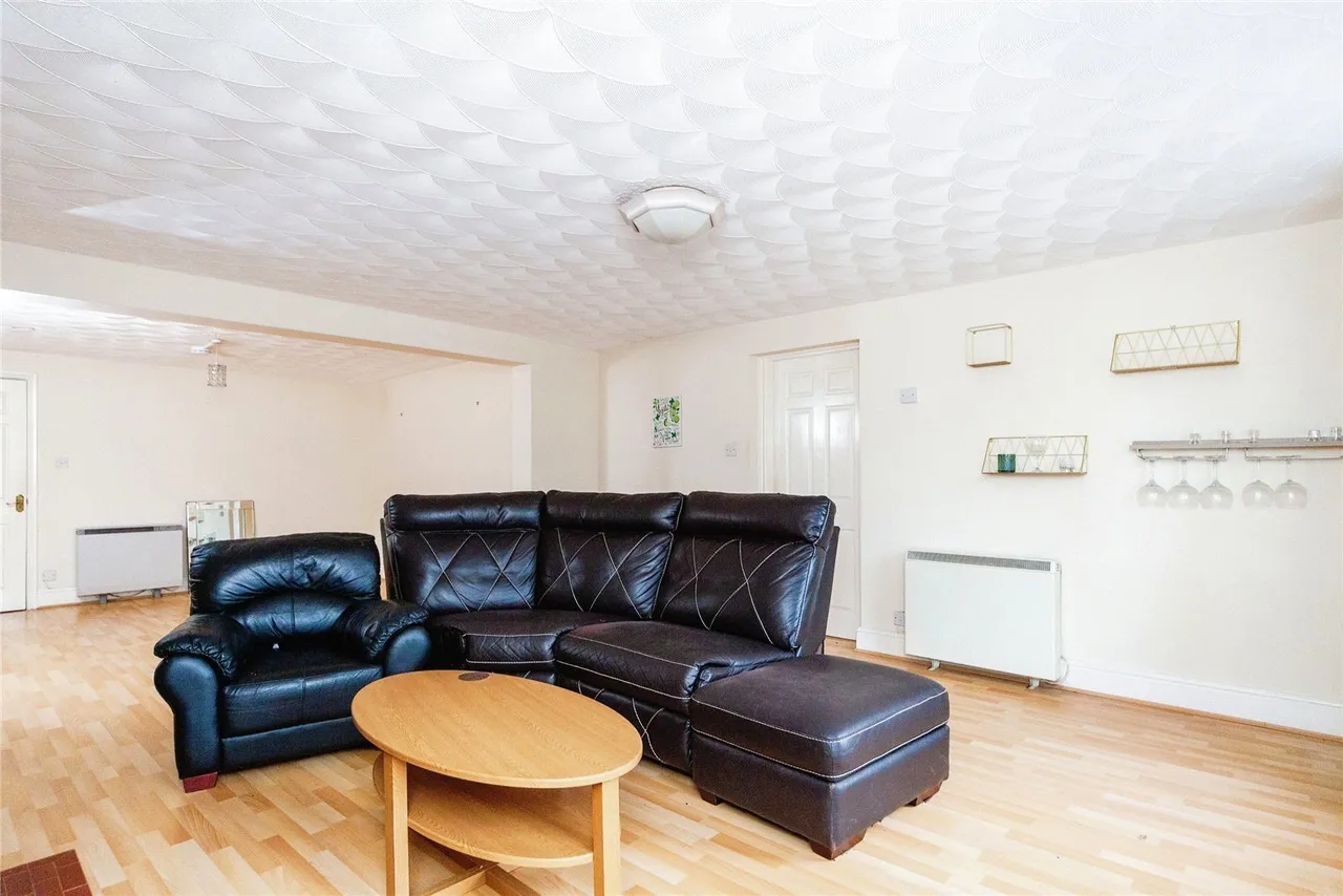 Chester Road, Lavister, LL12, photo 2