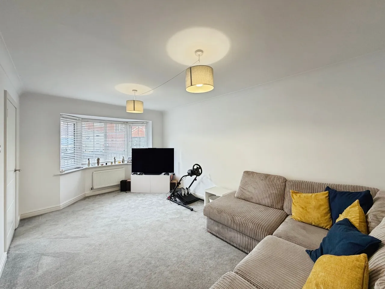 Fawn Drive, Aldershot, Hampshire, GU12 4FW, photo 8