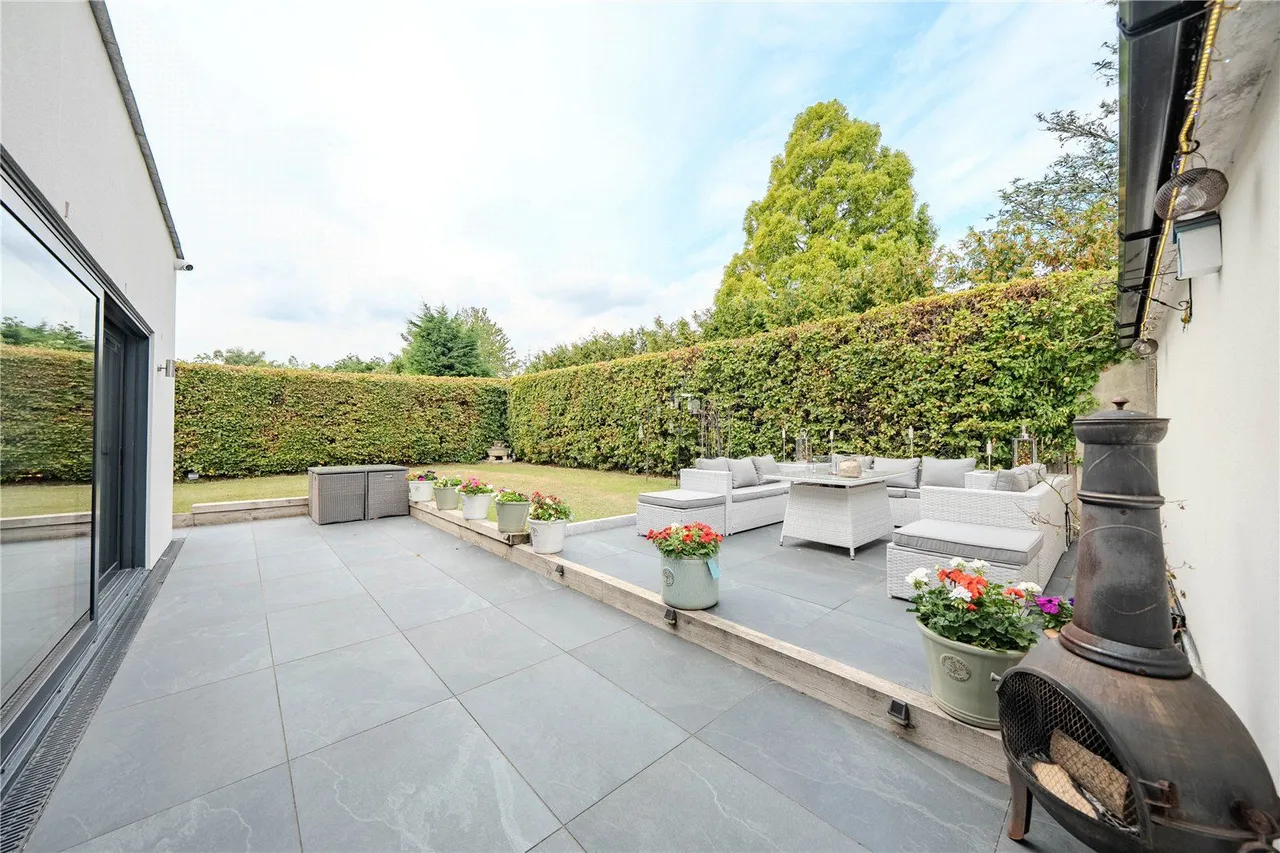 North Mead, Bramhope, LS16, photo 8
